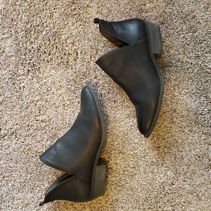 Universal Thread Black Booties